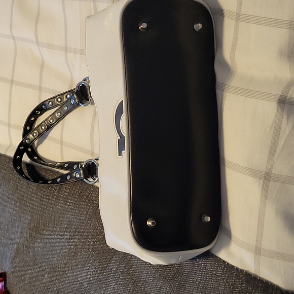 Handbag - Picture 2 of 6